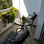 One Bedroom In Kato Apartman *