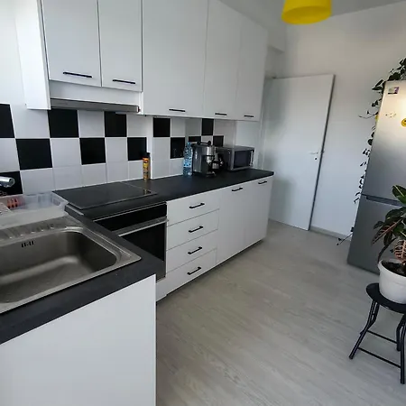 One Bedroom In Kato דירה