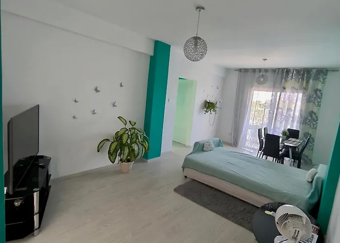 One Bedroom In Kato * 파포스